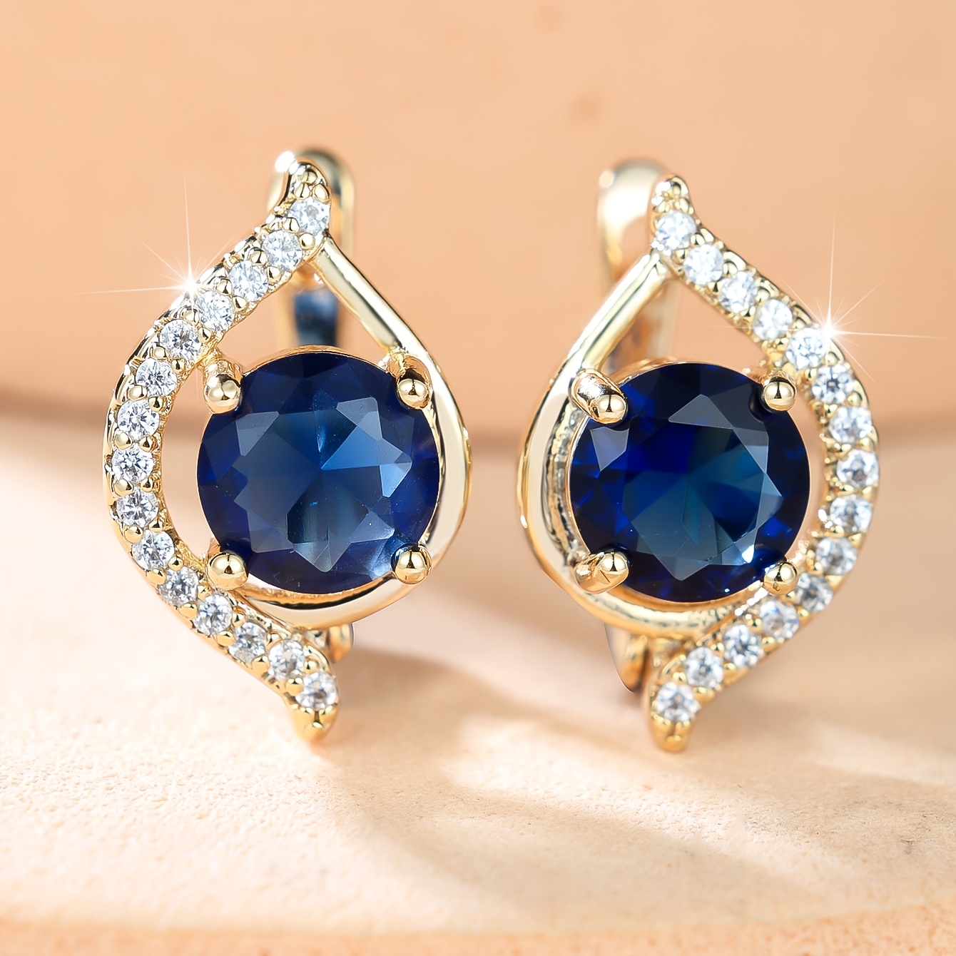 Women's Elegant Round-set Cubic Zirconia Teardrop Ear Cuffs
