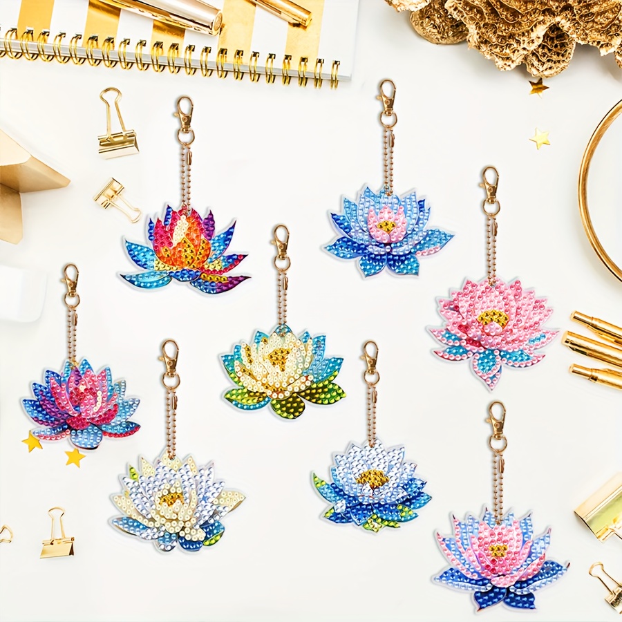 8pcs Christmas Tree Ornament Set with Lotus Pattern Keychains