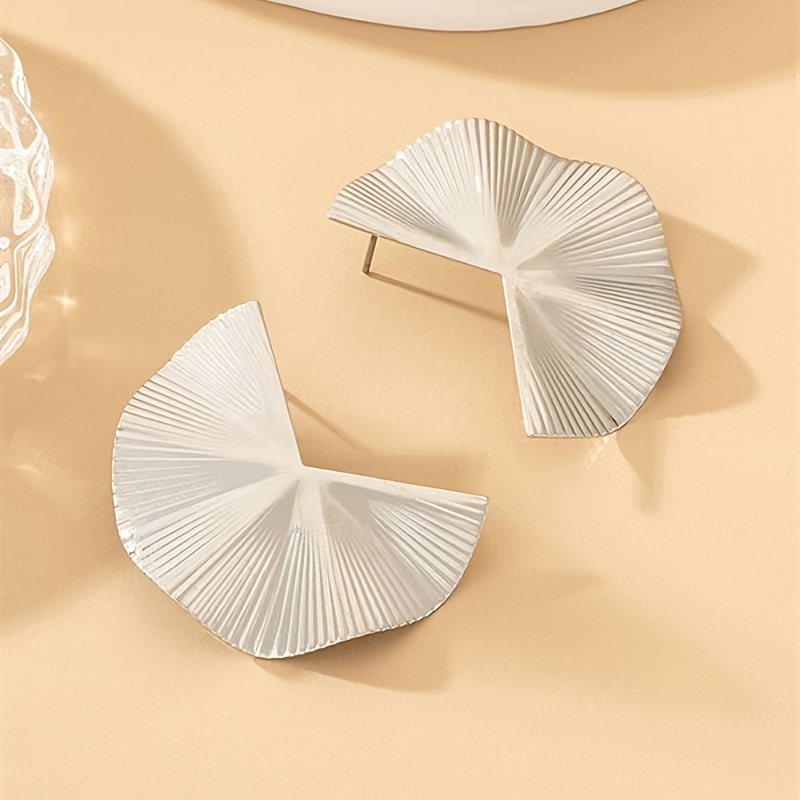 Minimalist Scalloped Stud Earrings for Everyday & Vacation Wear