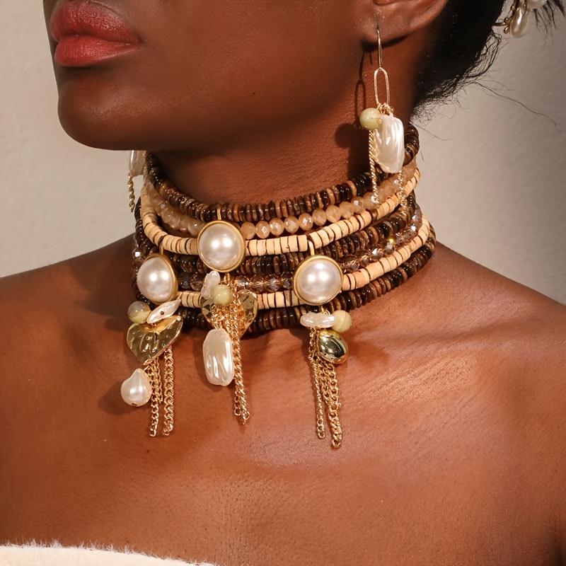 

A Necklace And A Pair Of Earrings In A Bohemian Style, Featuring Brown Pearl Wooden Resin Beads. This Jewelry Set Is Suitable For Women's Parties, Dinners, Vacations, And Wear.