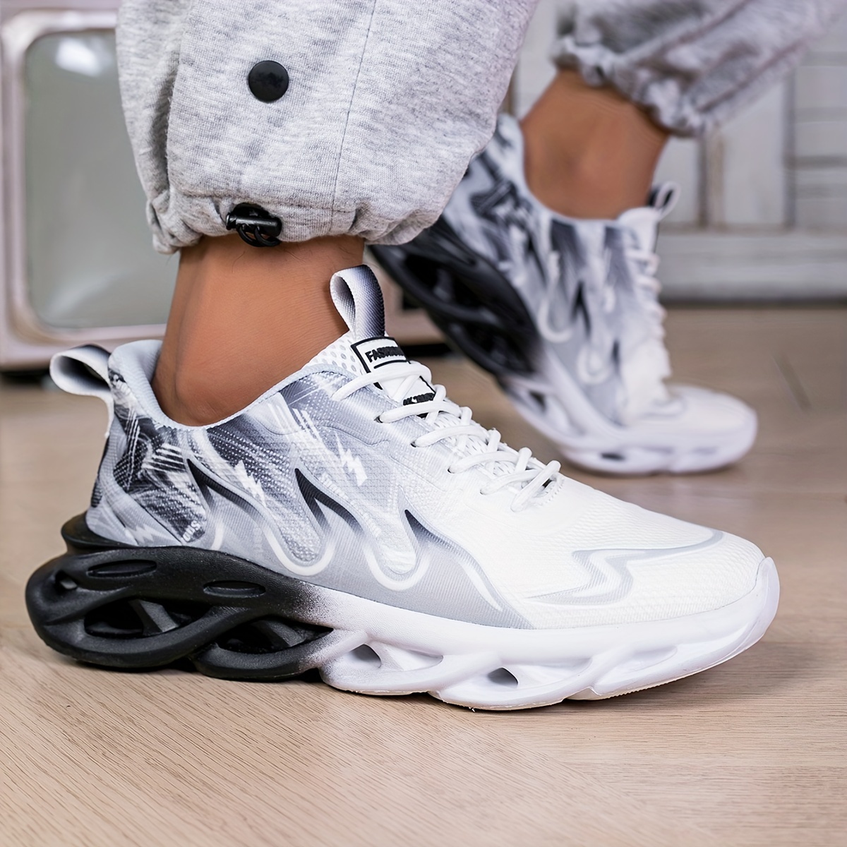 1pair Unisex Fashion Sneakers Breathable Mesh Running Shoes with  Geometric Cloud Pattern Style, Round Toe, Lace-Up, MD Sole for Outdoor  Hiking