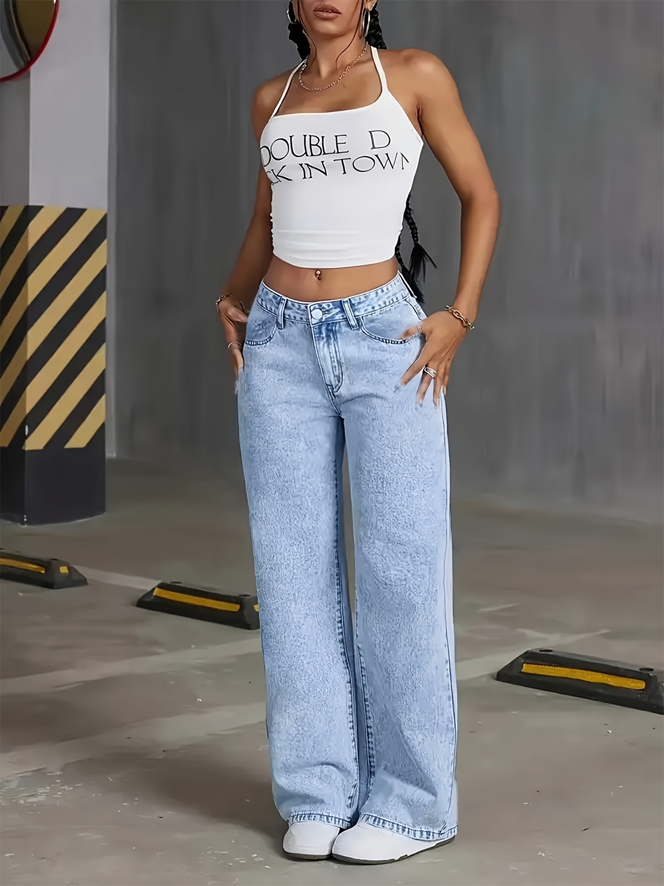 Details der Damen Jeans mit weitem Bein und elastischem Material