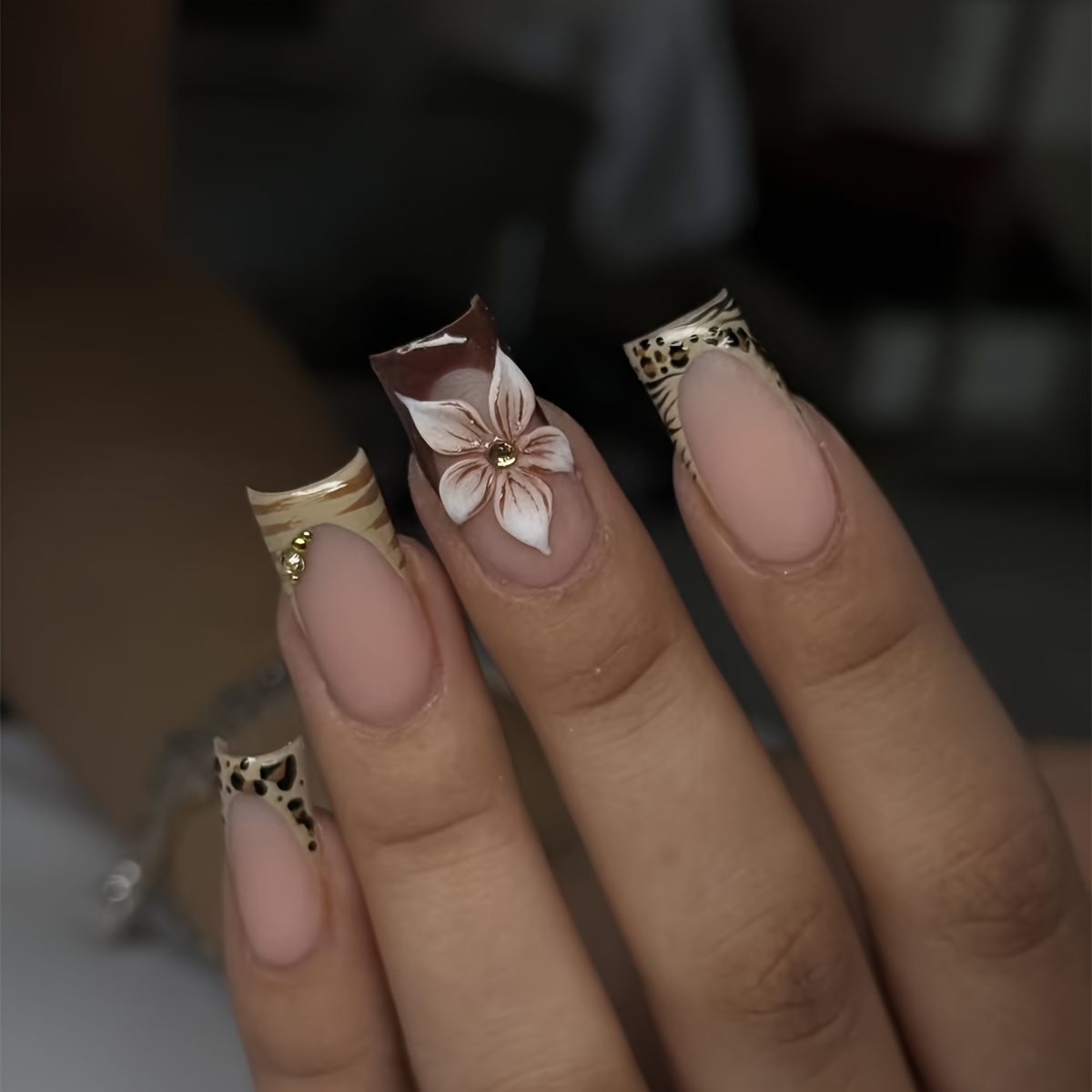 TEMU 24pcs Medium Square Press On Nails, Nude Base With Brown Tone Tips, Leopard Print, White Flower Patterns And Ornament Decor, Elegant Retro Fake