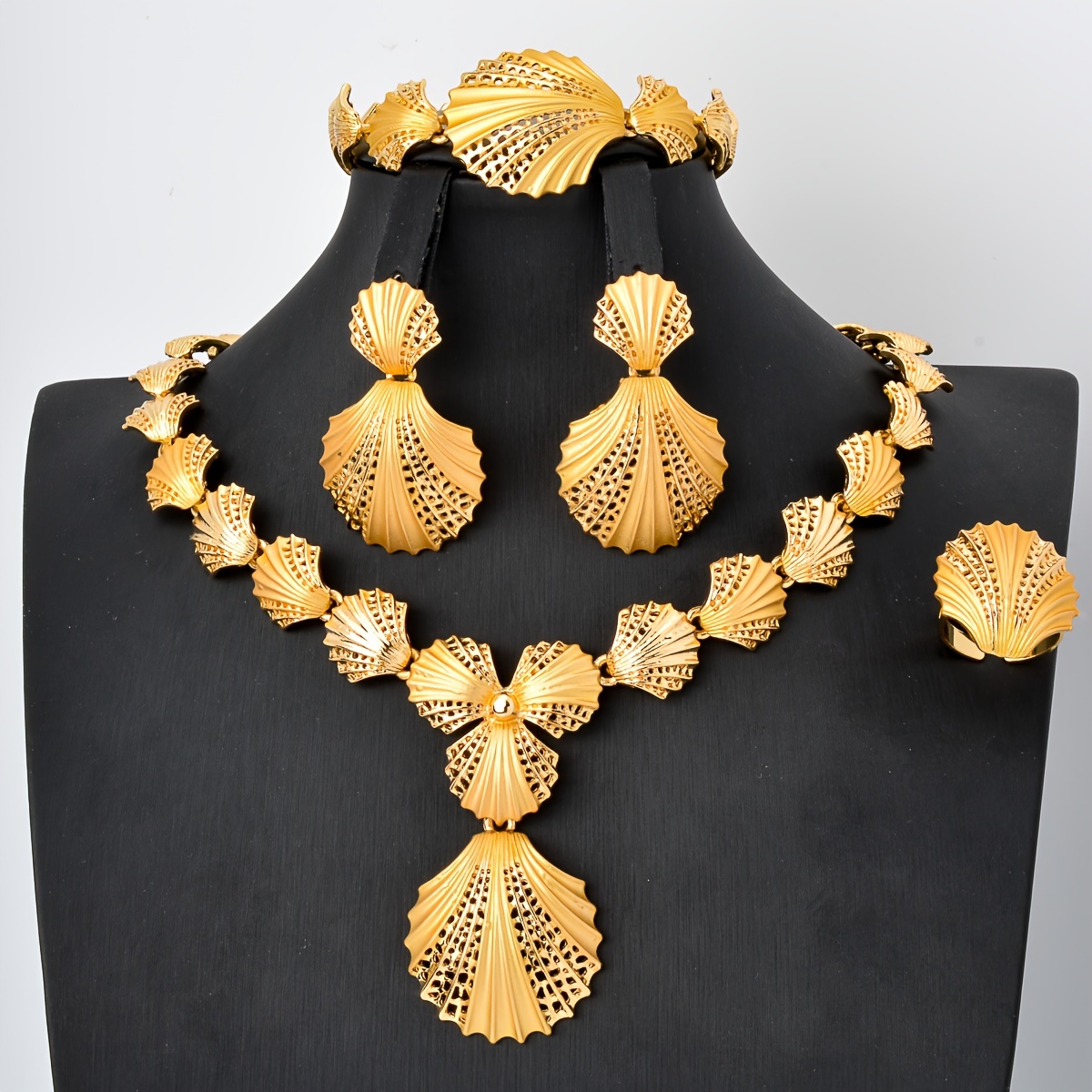 

Elegant Women's Jewelry Set - Shell Pendant Necklace, Bracelet, Ring & Earrings | Weddings, Parties &