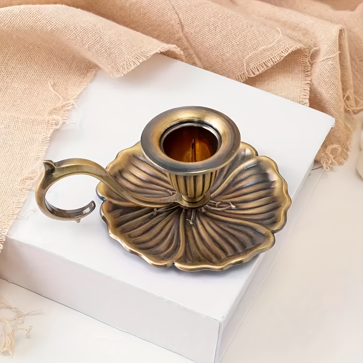 E-shop Relief-Kerzenständer - Retro-Stil, poliert, Eisen, Tischdekoration, geeignet für romantische Abendessen, Weihnachten, Thanksgiving und