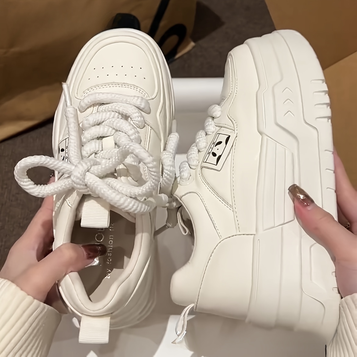 White Sports Shoes Xiuhe Bridal Wedding Shoes, Non-Tiring Bride's Tool,  Platform Thick-Soled Flat Shoes for Petite Women