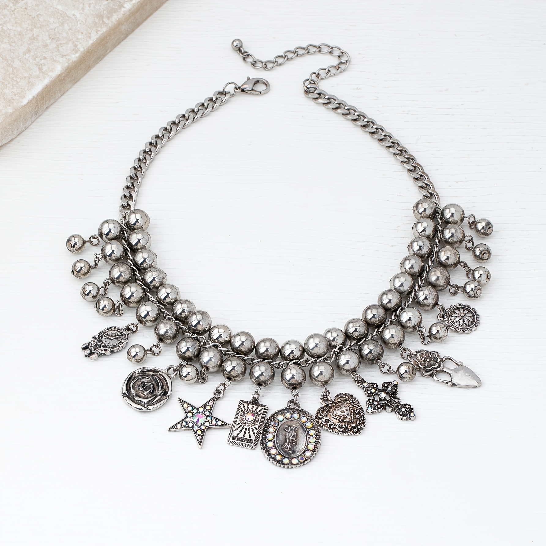 An Elegant And Artistic Luxurious Necklace In Western Style, With Pendants Shaped Like A Rose, A Pentagram, An Oval, A Heart, And A Cross