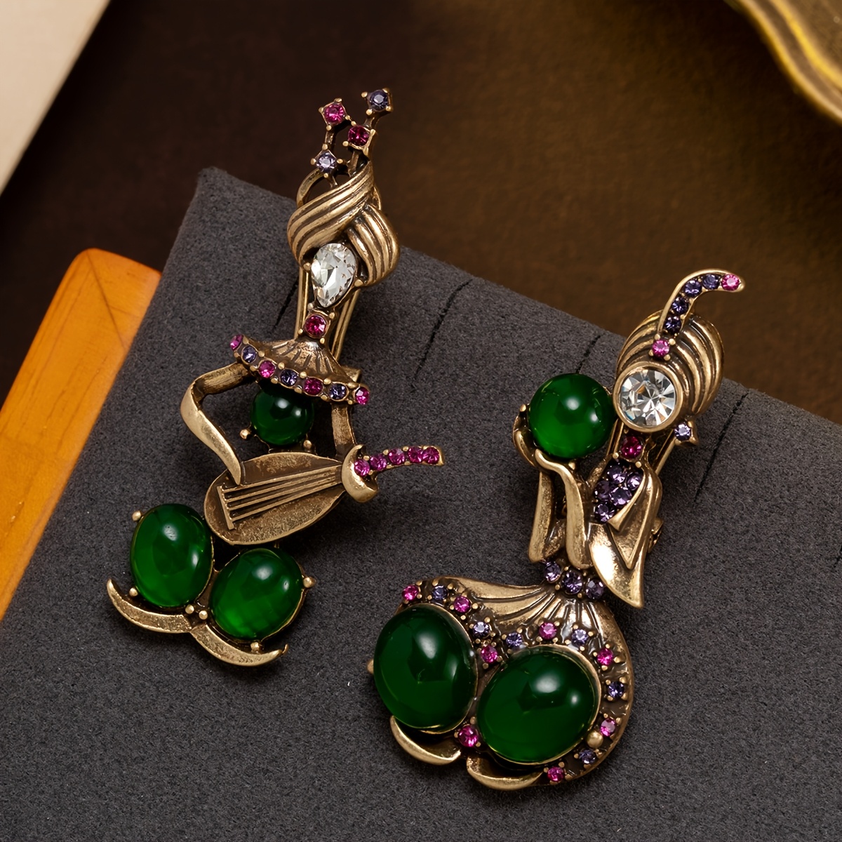 TEMU 1 Paire de Boucles d'Oreilles Asymétriques Exotiques au Design Tendance, Couleur Cuivre Défraîchi, Accessoire de Cour Médiévale Européenne,