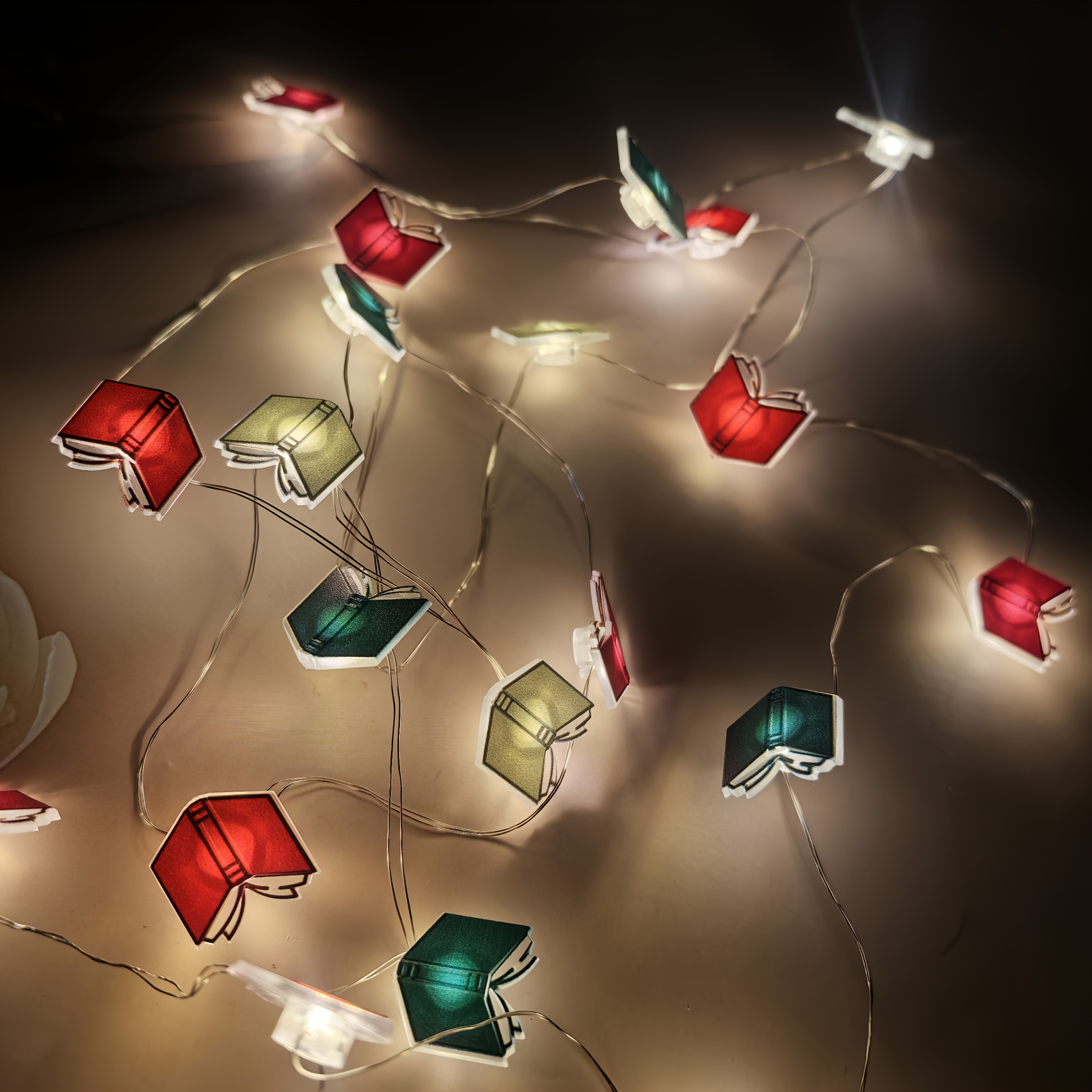 TEMU Catena Luminosa LED a Forma di Libro Creativa, Illuminazione di Rame a Batteria, Decorazione per Studio e Camera da Letto, Regalo per le Feste,