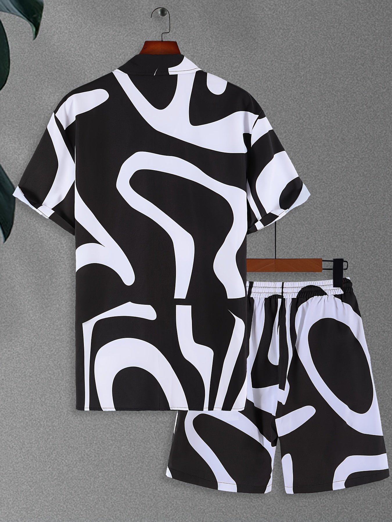 Men'S Casual Short-Sleeve Shirt And Shorts Set with Irregular Striped Print in Contrasting Colors