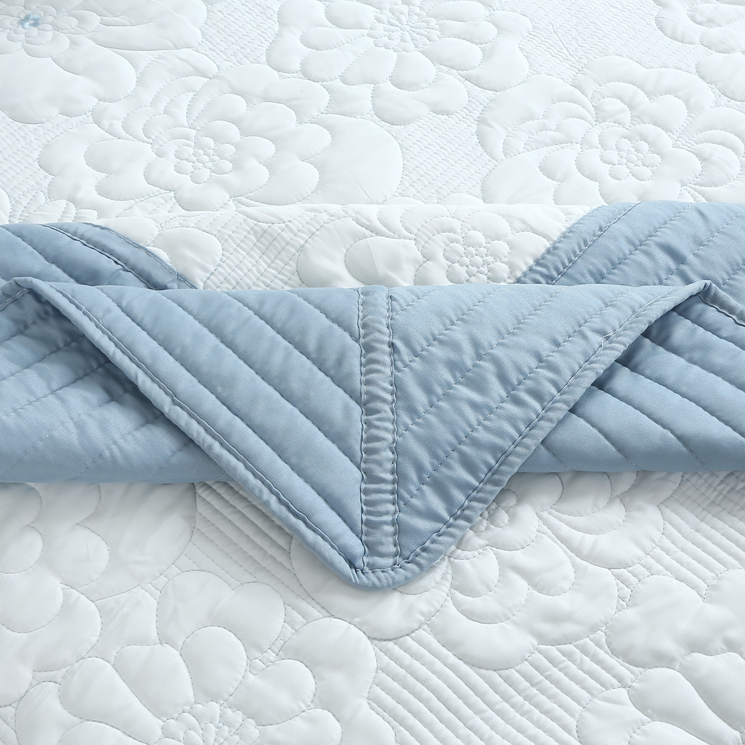 King Size 3pcs Embroidered Quilt Bedspread Set - 240X260Cm, Available in 4 Soft Pastel Shades (Light Blue/Beige/Soft Gray/Pink), Featuring a Quilted Pieced Border, Ideal for Master Or Guest Bedrooms And Home Decoration
