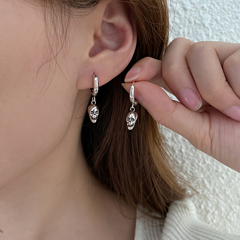 

New S925 Pure Silvery Skull Earrings, Matching European And American New Fashionable Retro Earrings For Men And Women