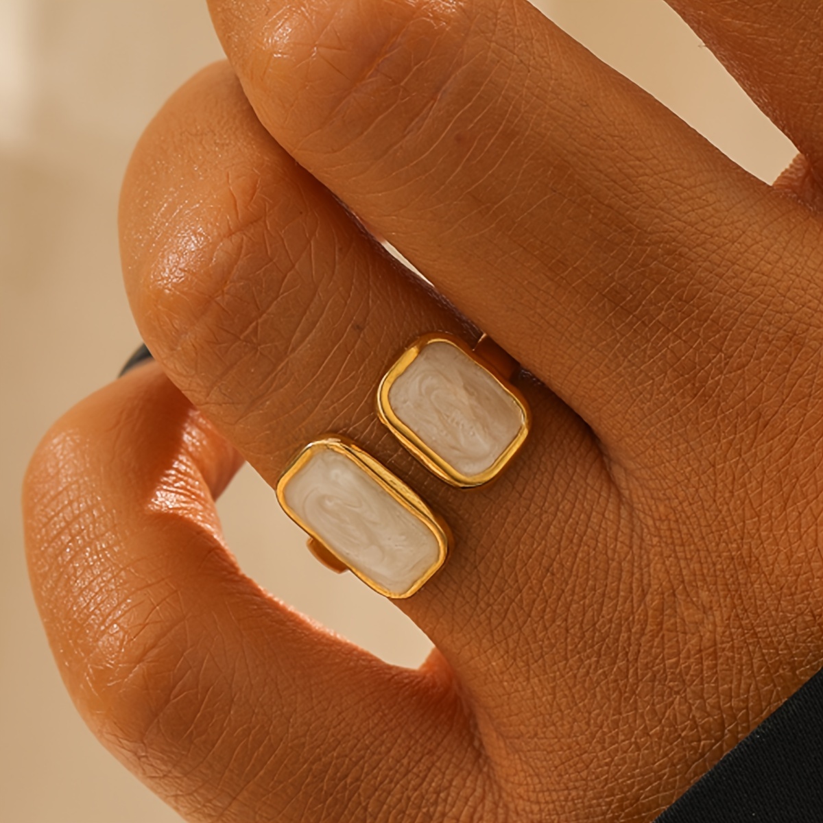 

[customer ] Elegant Adjustable Gold-plated Stainless Steel Ring For Women - Chic Square Design, Weddings & Casual Attire