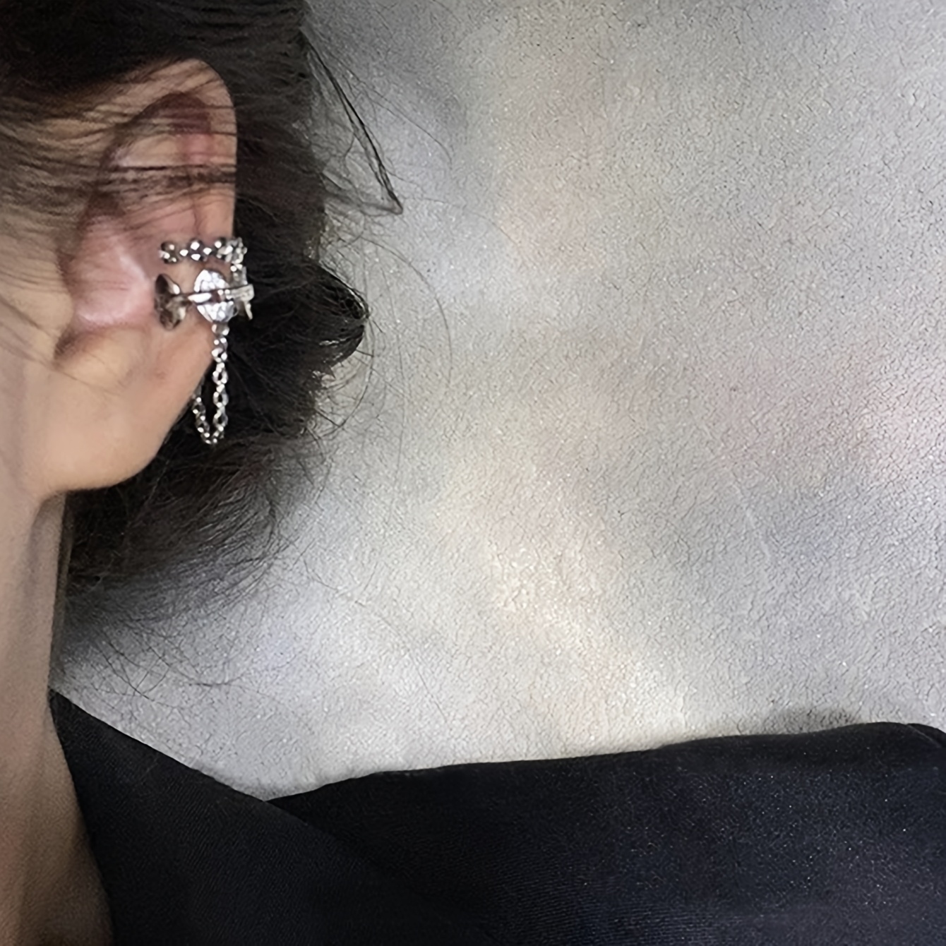 Stylish Geometric Chain Ear Cuff with Synthetic Zirconia Inlay