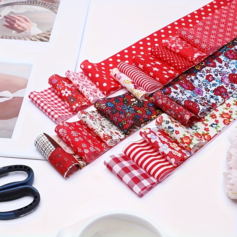 E-shop 40 Rollen roter Blumenstoff, jede mit 2,56-Zoll vorgeschnittenen Quiltblöcken, ideal für Bastelarbeiten, Nähen und Feiertagsprojekte. Nur