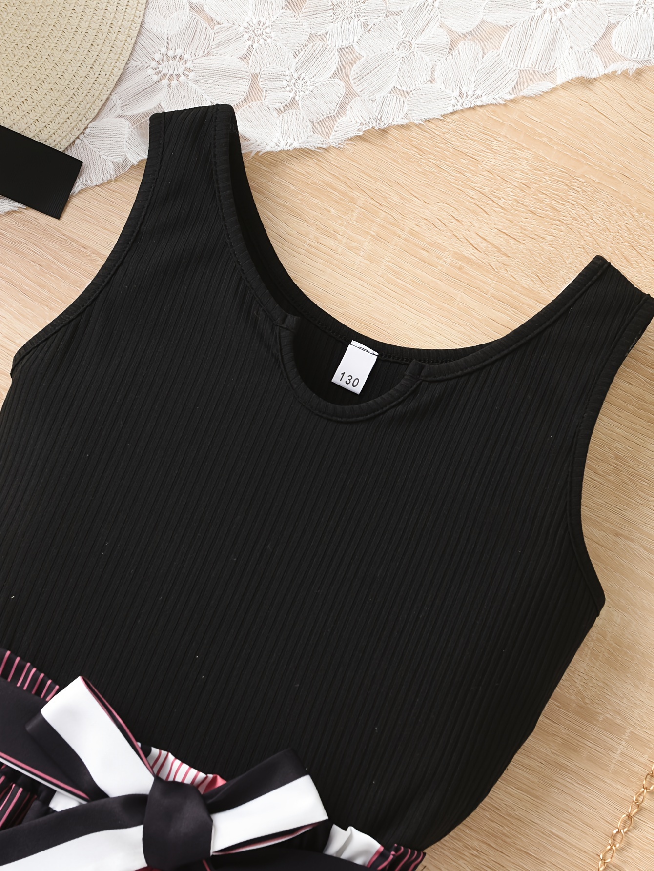 ensemble décontracté 2 pièces pour fille : haut à ourlet échancré + short   à rayures avec ceinture, tenue confortable et facile à  , parfait pour lextérieur 2