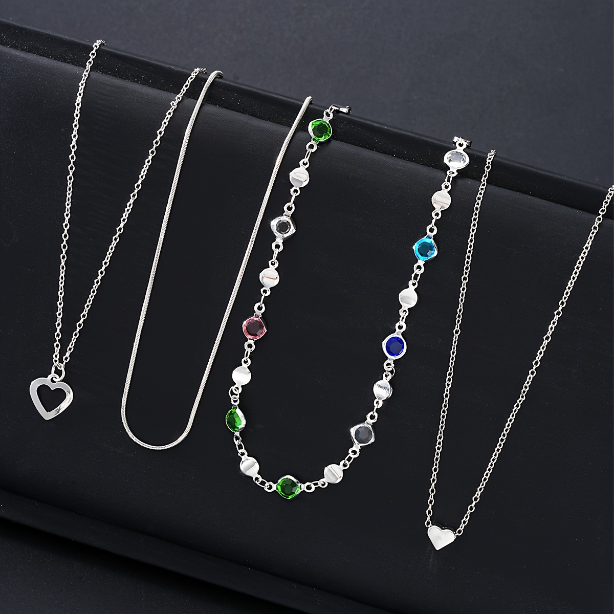 E-shop 4-teiliges minimalistisches, elegantes Damenmode Y-Kette, mehrfarbige Strasssteine (zufällige Farbe), herzförmiges, mehrschichtiges