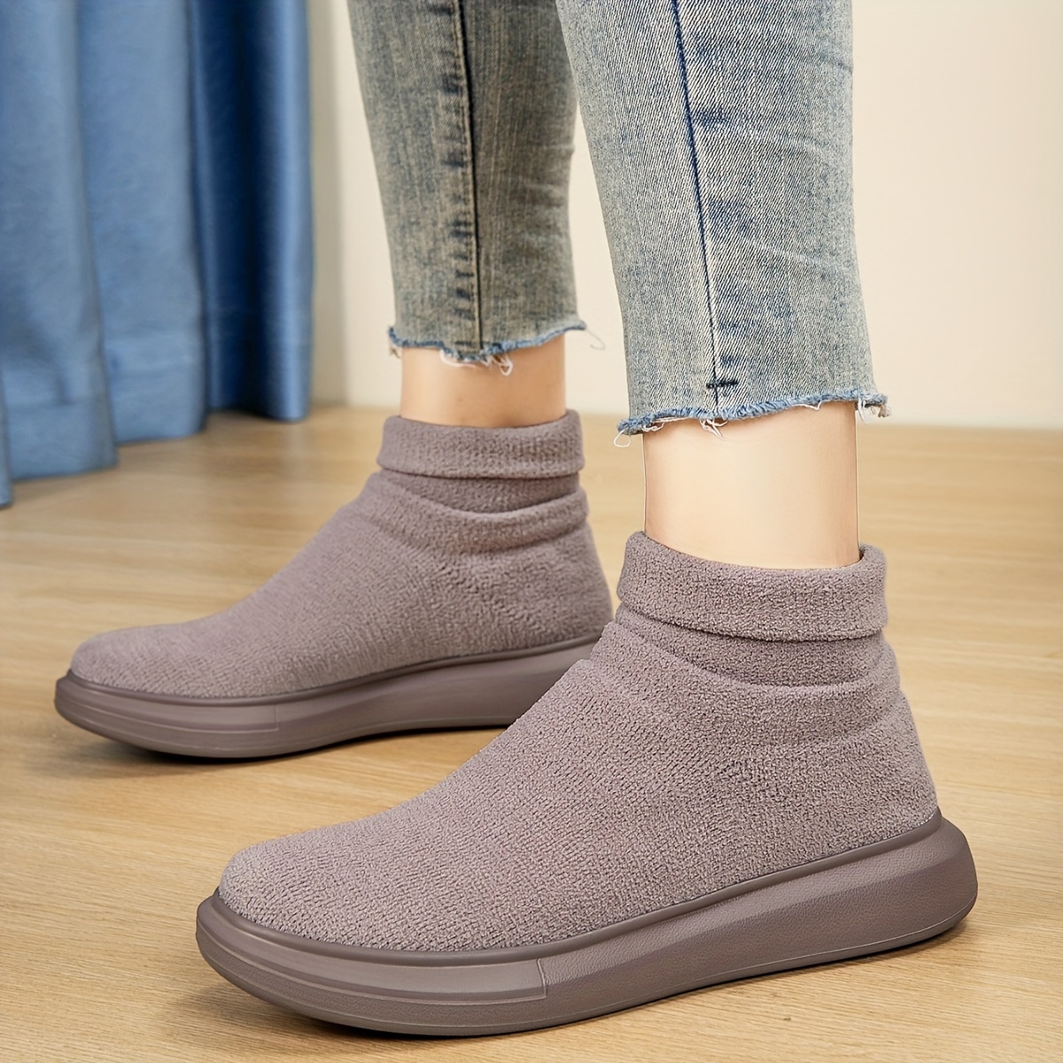 

Ladies' - Oversized Winter Boot: Solid Color, Regular Toe, Fabric Upper, Eva Sole, Fabric Liner, No Print