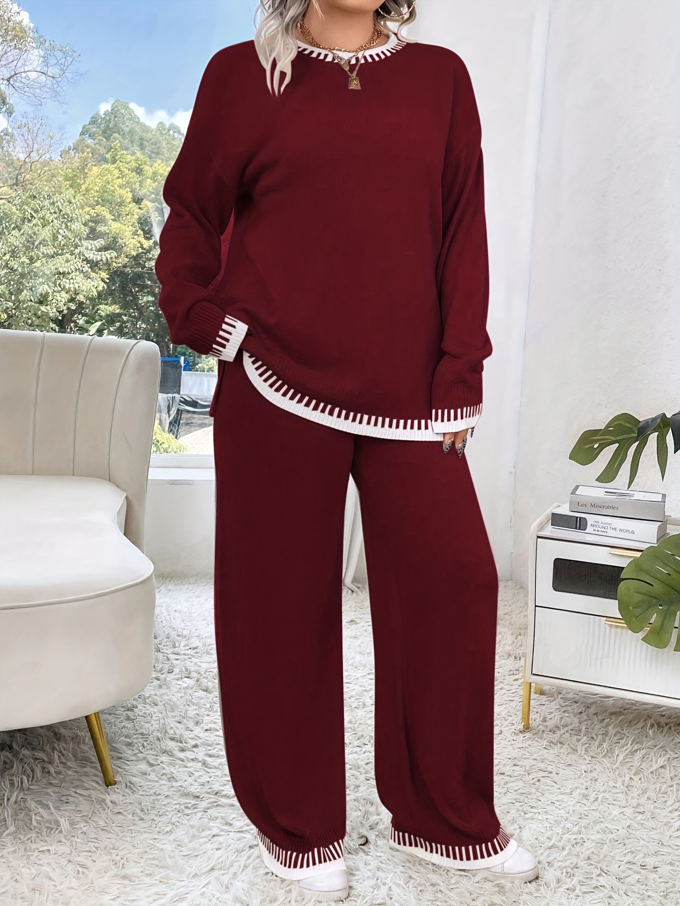 Plus Size Damen Outfit mit braunem Colorblock Sweater und Hose – Rundhals, Langarm, Stretch