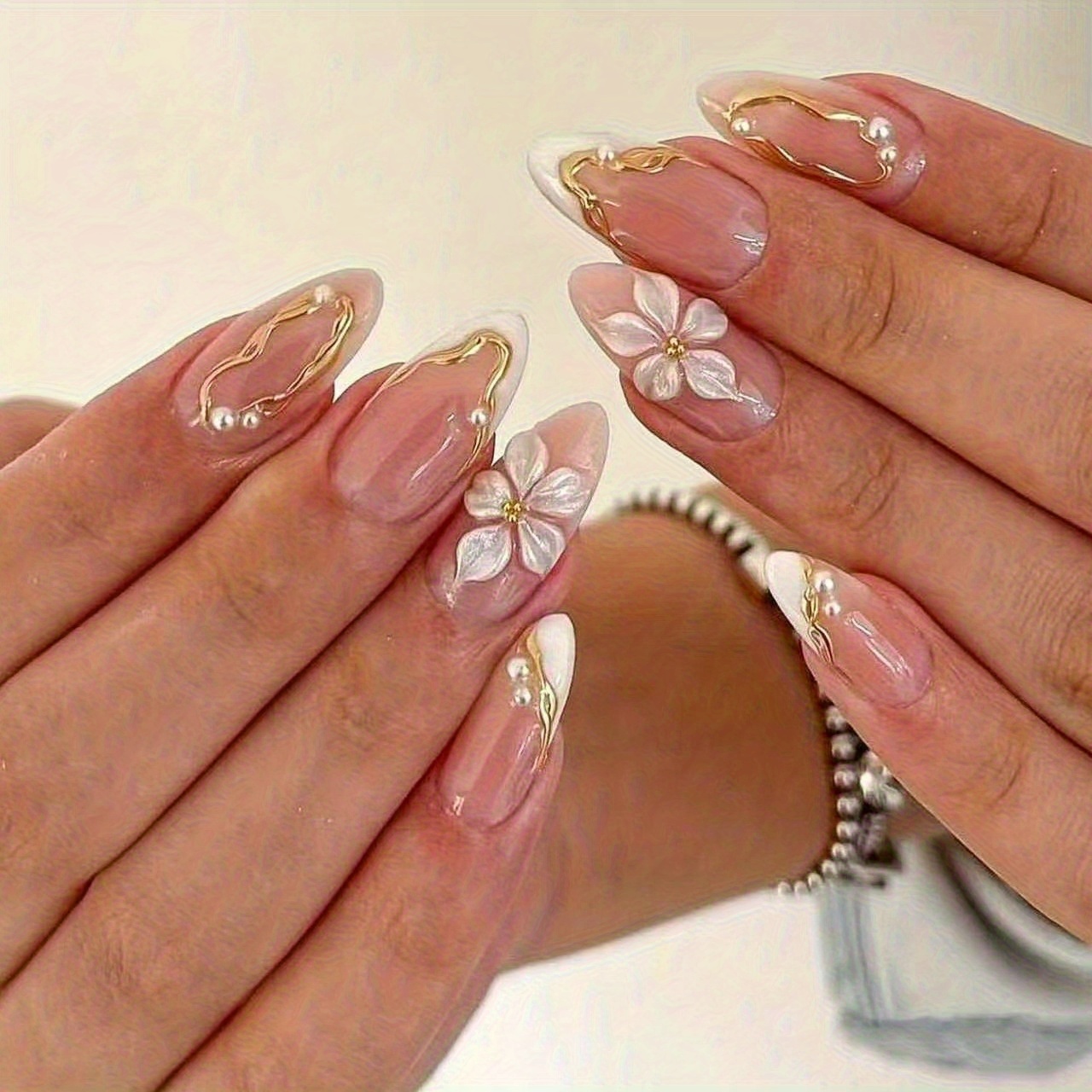 E-shop 10 Stück handgemachte Mandel-Press-On-Nagelset, Weißes Französisches Unregelmäßiges Goldenes Rand, Goldene Spiegel Puder Kreise, Weiße Pinched