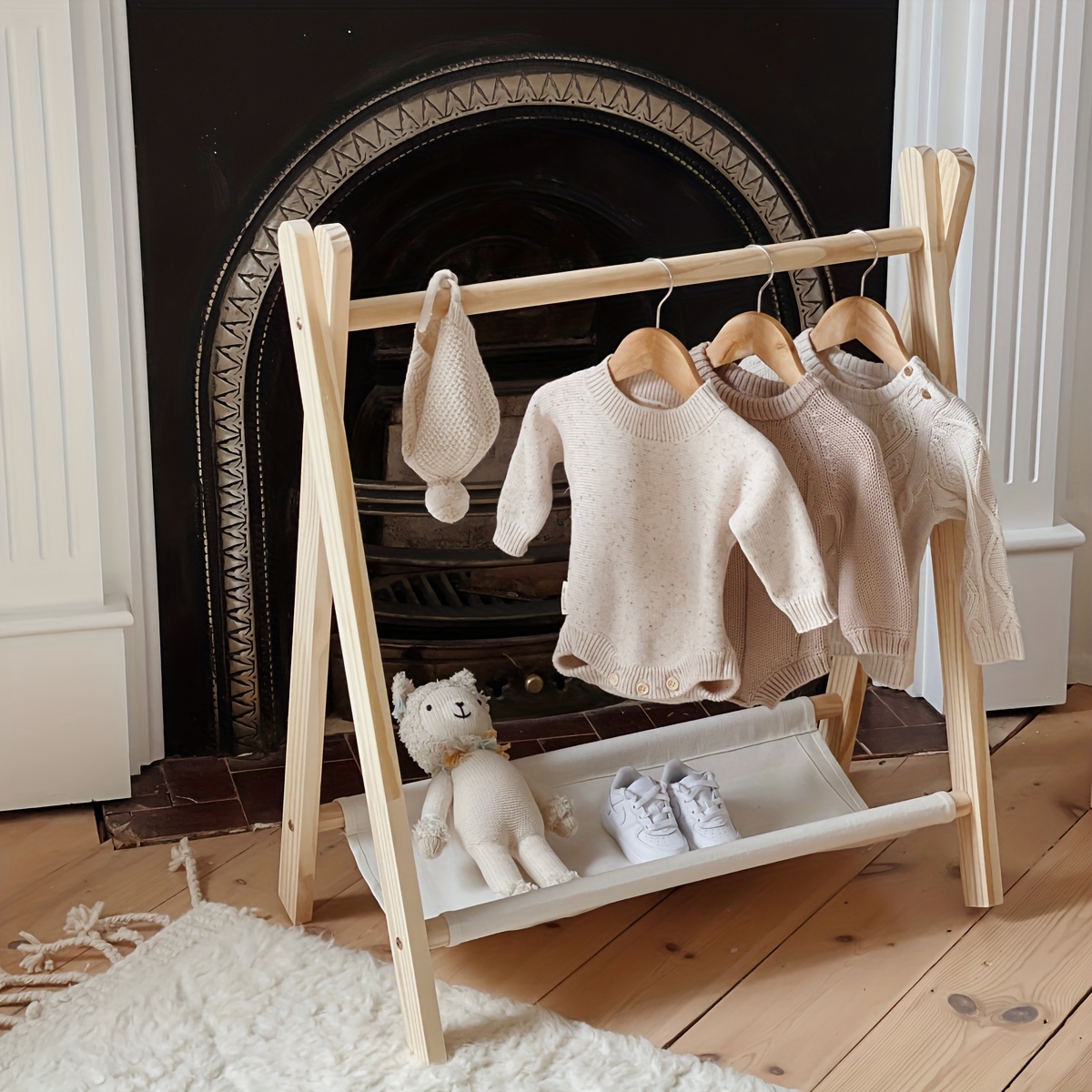 

Classic Wooden Children's Clothes Hanger: , Easy , Suitable For Clothes And Shoes Storage