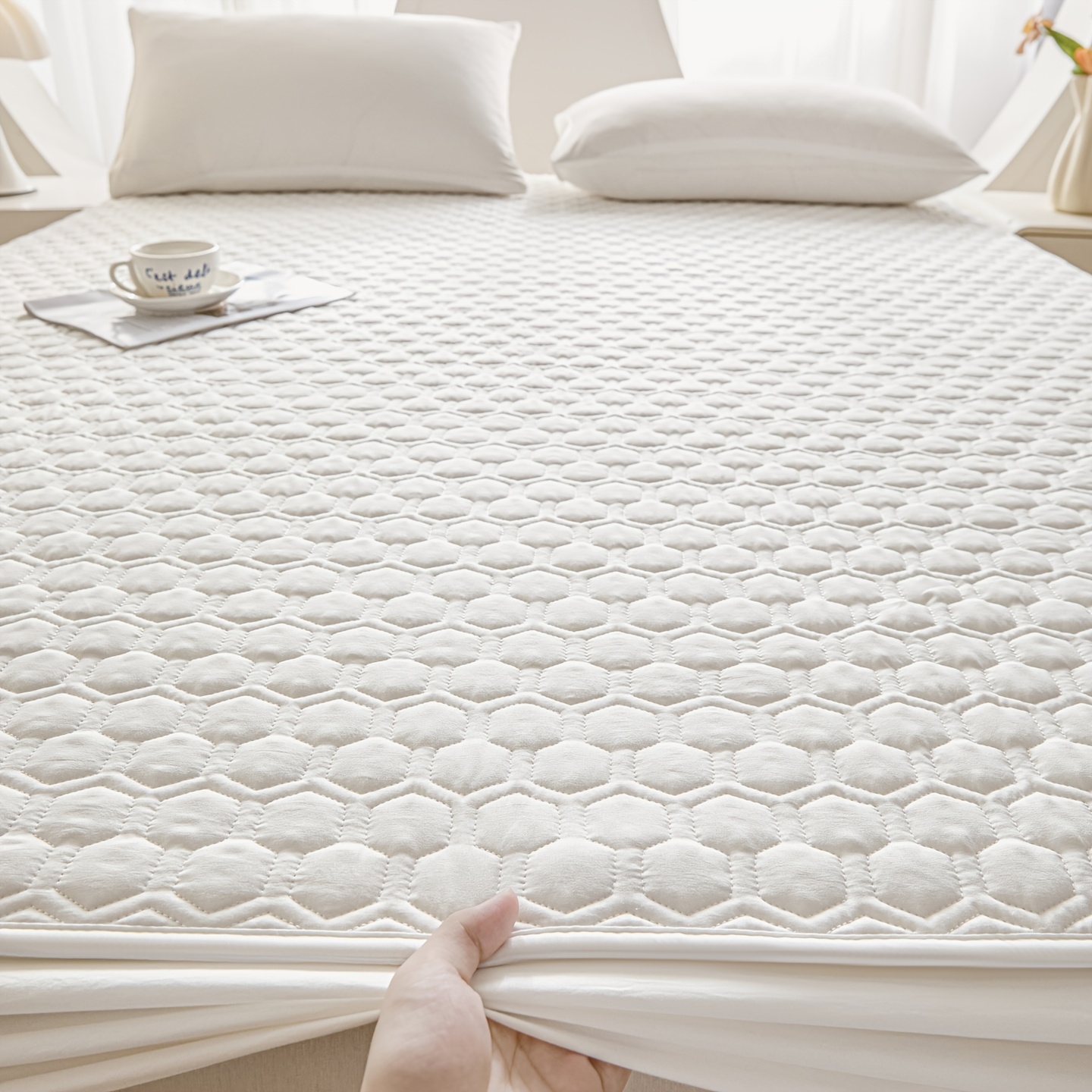 Soft, Comfortable, and Breathable Hexagon Pattern Fitted Sheet, Modern Minimalist Thickened Solid Color Mattress Protector, Machine Washable, Suitable for Hotels, Bedrooms, Guest Rooms, Home Textile Bedding Gift for Family and Friends