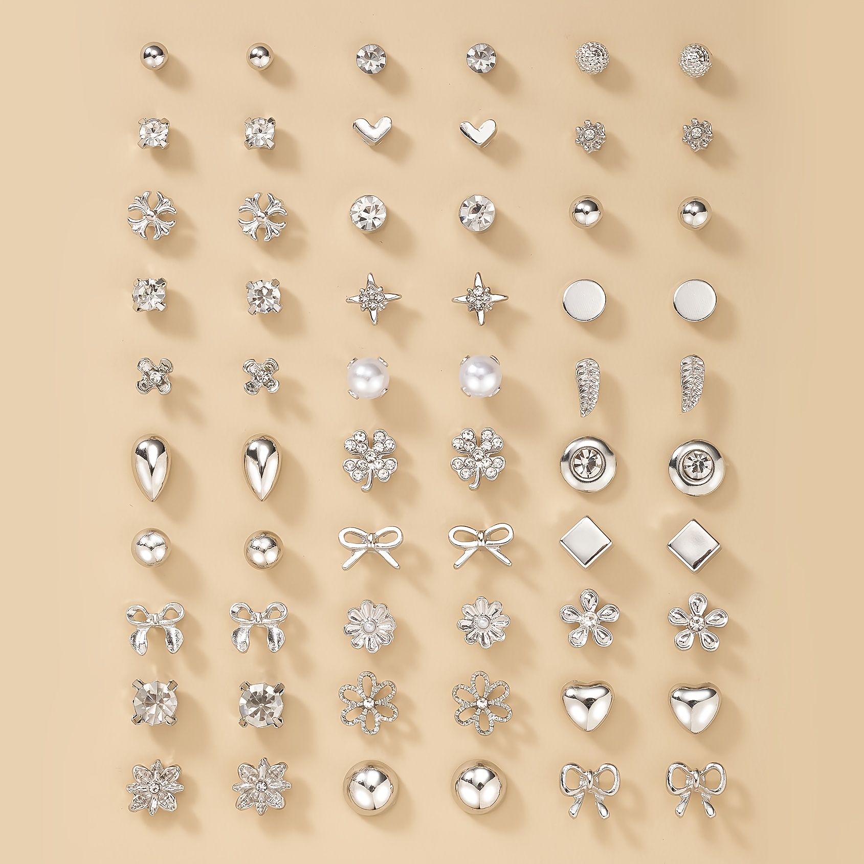 

A Set Of 30 Pairs Of Stylish And Simple Silvery Metal Water Drill Heart-shaped Pearl Earrings In Flower Designs, Gifting During Holidays And Suitable For Wear.