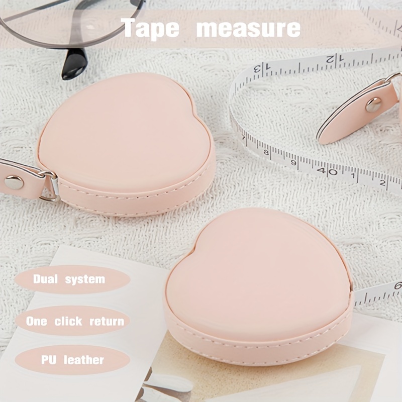 

1pc Mini mètre ruban en forme de cœur, outil de couture portable en cuir PU, système double, ruban de mesure de la taille et du corps avec porte-clés pour la conception de mode