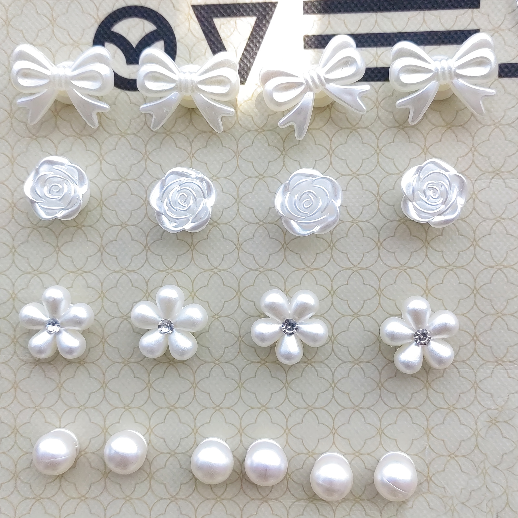 E-shop 18-teiliges Set Kamelienblüte, Schleife, DIY-Anhänger Schuh-Anhänger-Dekor, ABS-Harz, einfache elegante abnehmbare DIY-Schuh-Clips, geeignet für