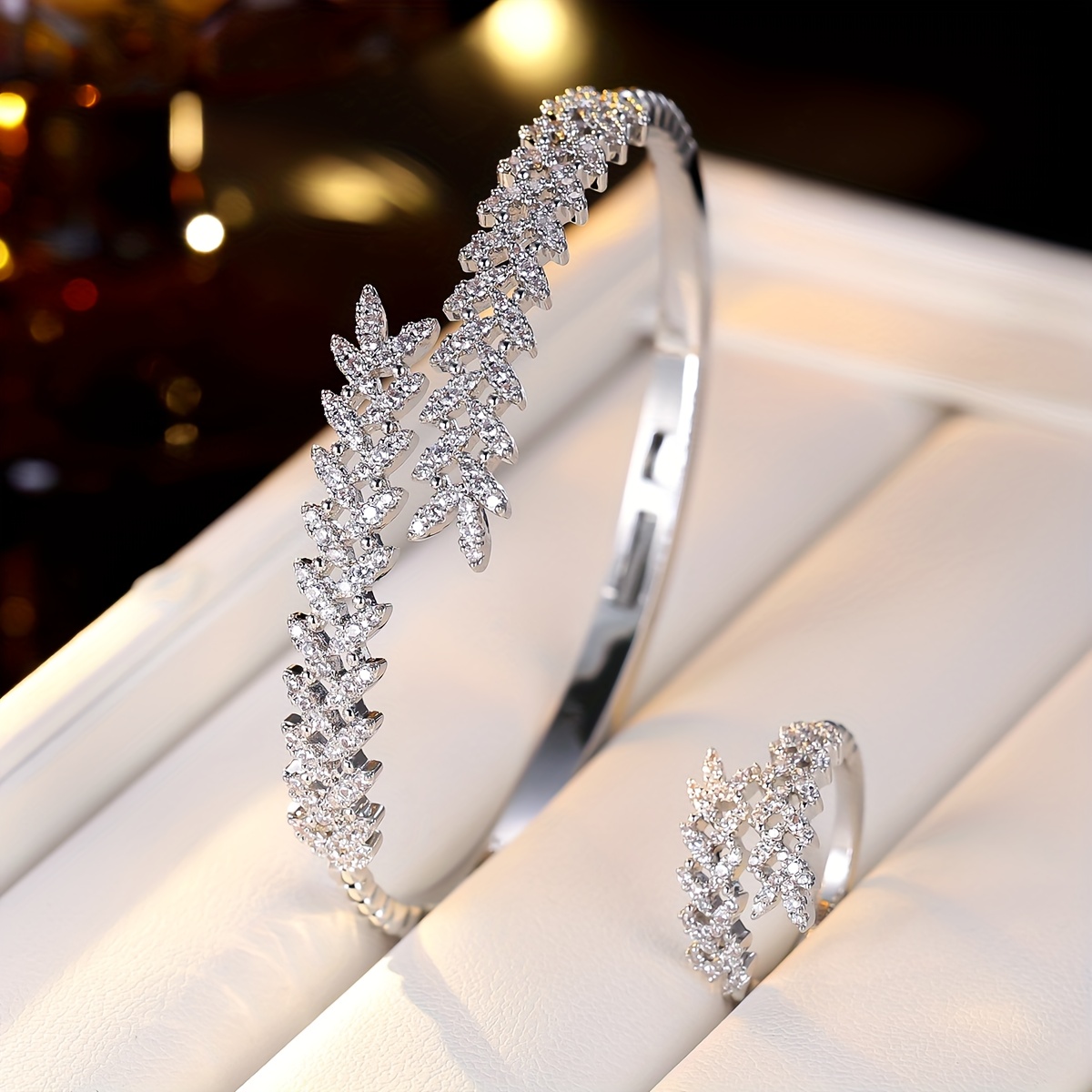 E-shop Armband- Ring-Set, 2-teilig, modisches, frisches schlichtes, Vintage-inspiriertes Design mit gekreuzten Blättern für Damen, geeignet für Partys,
