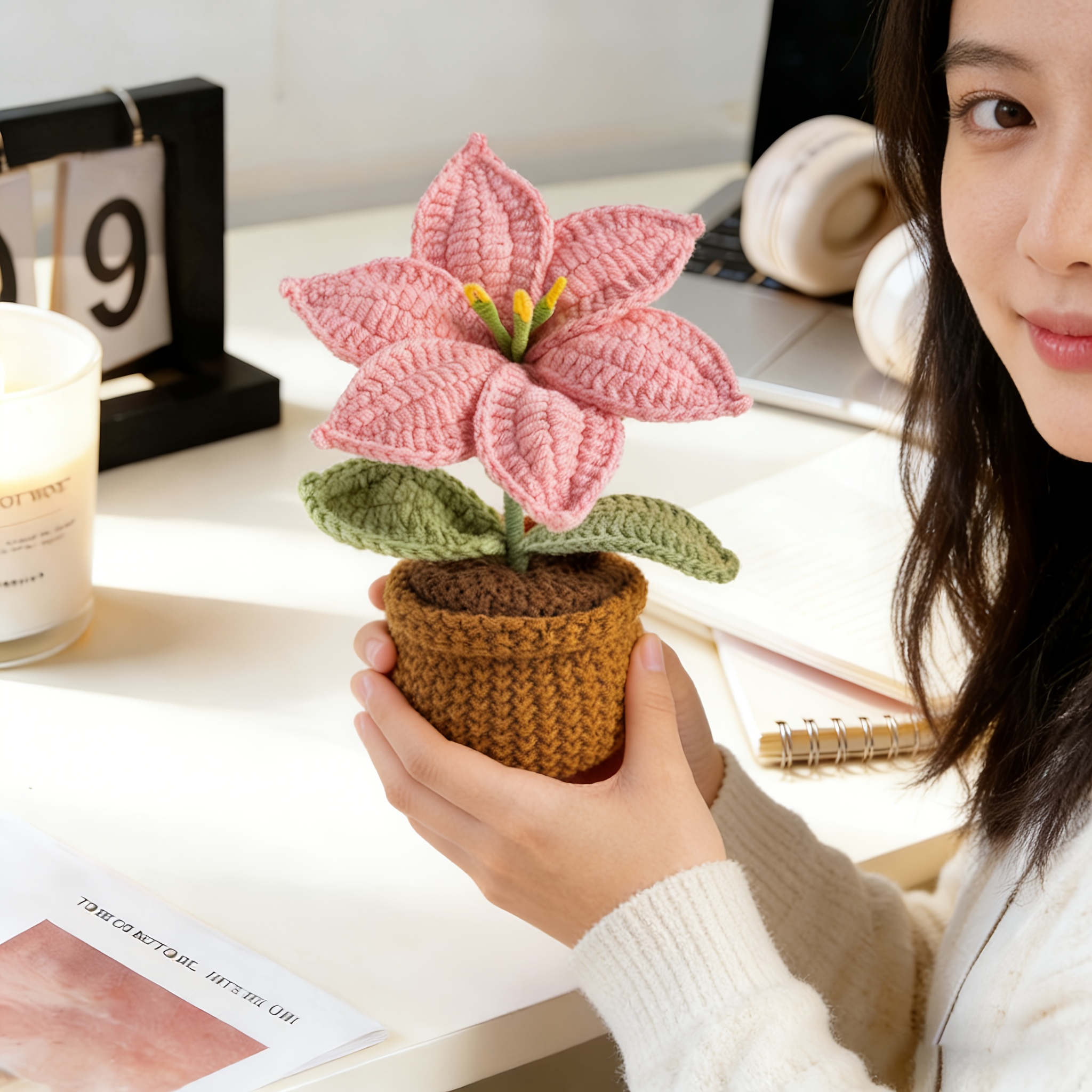 Plante lys crochetée en pot décoration florale intérieure_voghion.com