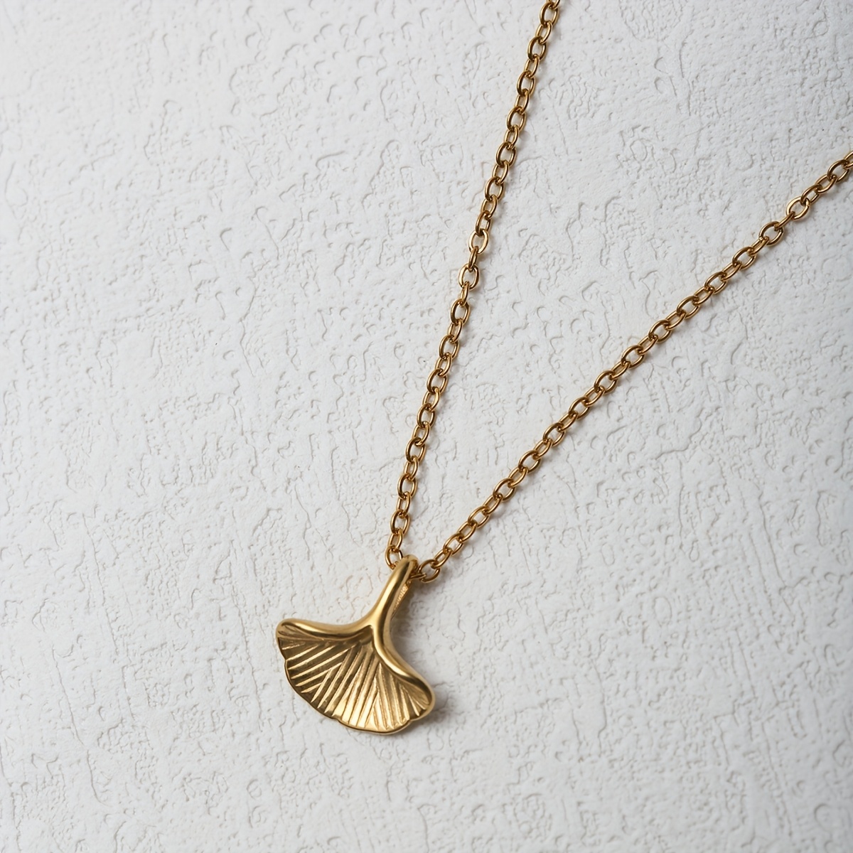 TEMU 1pc Stainless Steel Elegant Necklace For Women Golden Ginkgo Design Collarbone Necklace Gifts