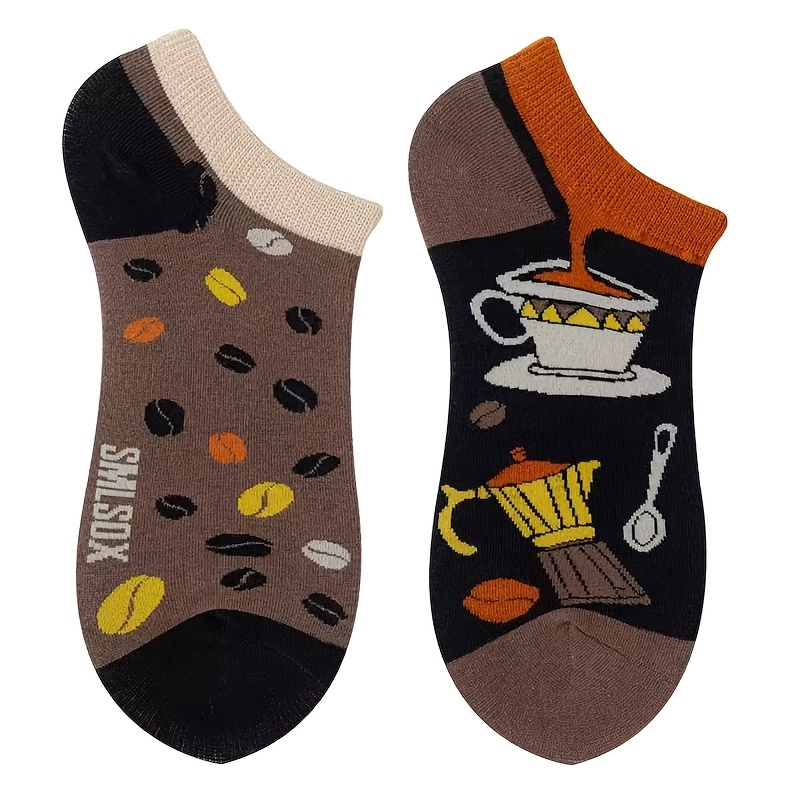 TEMU Une paire de chaussettes courtes pour hommes avec un motif sur le thème du café et un motif AB asymétrique, offrant un look créatif et élégant.