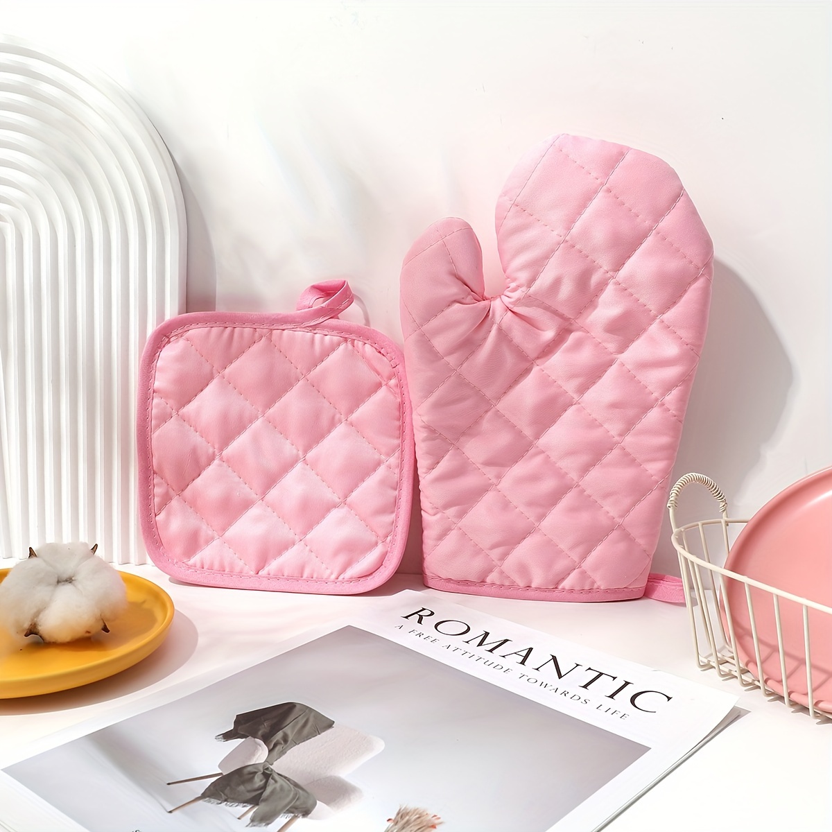 

Pink Quilted Oven Mitts And Pot Holders Set - Hand Wash Only, Made Of Polyester, Suitable For Left And Right Hand Use