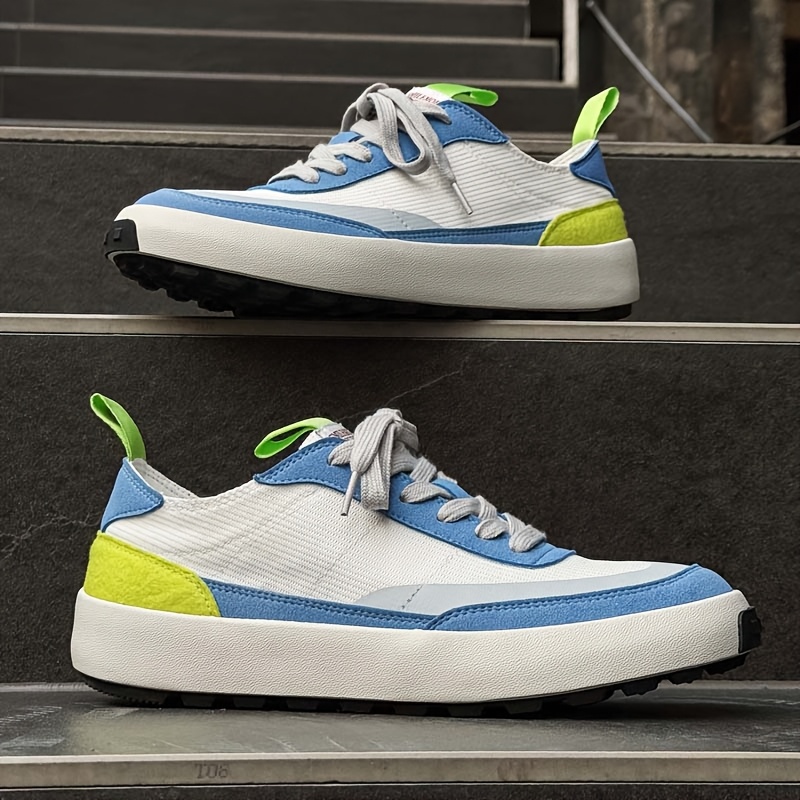 Nuevas zapatillas de skate de caña baja para hombre, estilo urbano de verano con bloques de color, diseño de contraste blanco-azul-verde, parte superior de lona transpirable, suela suave, zapatillas urbanas versátiles para atuendo casual y fotografía callejera