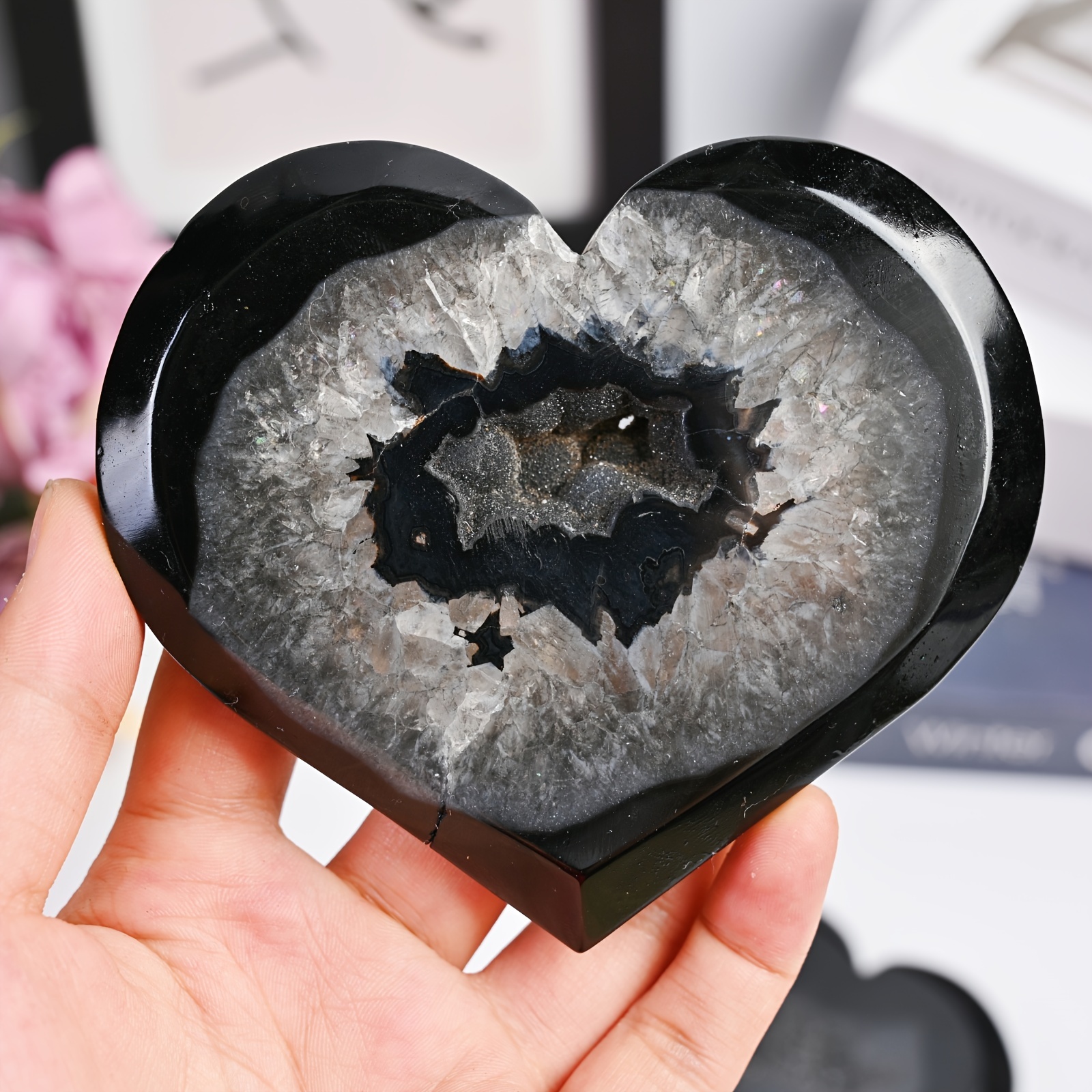 

Black Agate Heart-shaped Crystal - Natural Glitter Gemstone, Polished Pocket Stone For Home Decor &