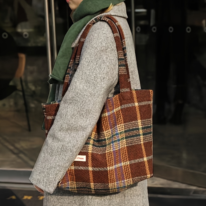 

Sac fourre-tout vintage, grand sac à main pour femme, nouveau sac à bandoulière à carreaux de couleurs mélangées automne-hiver, avec des rayures disposées de aléatoire.