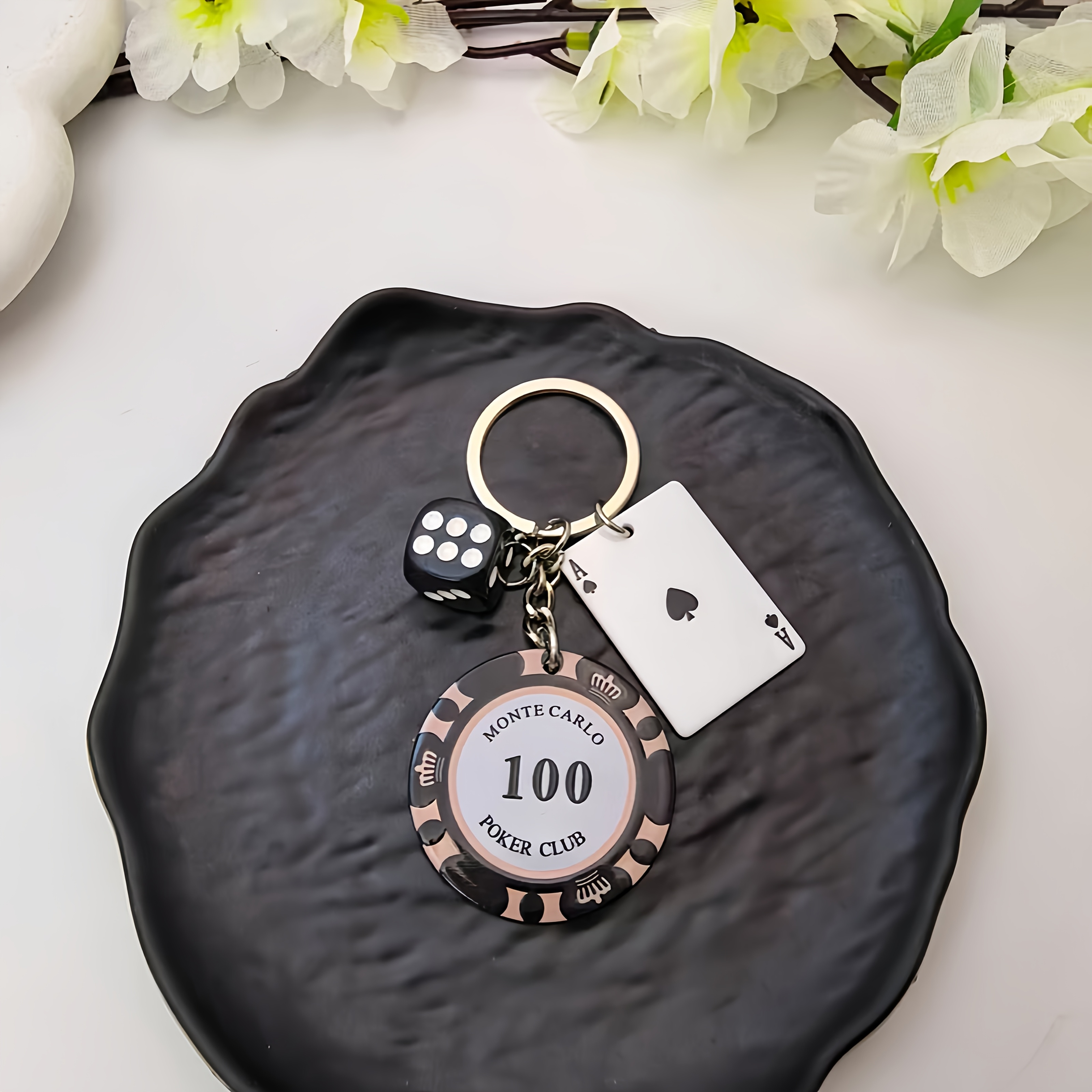 E-shop Chip Würfel Schlüsselanhänger, mit Chip Würfel + Karten Anhänger Kreativer Schlüsselanhänger, Rucksack Anhänger Ergänzungen, Autoschlüssel