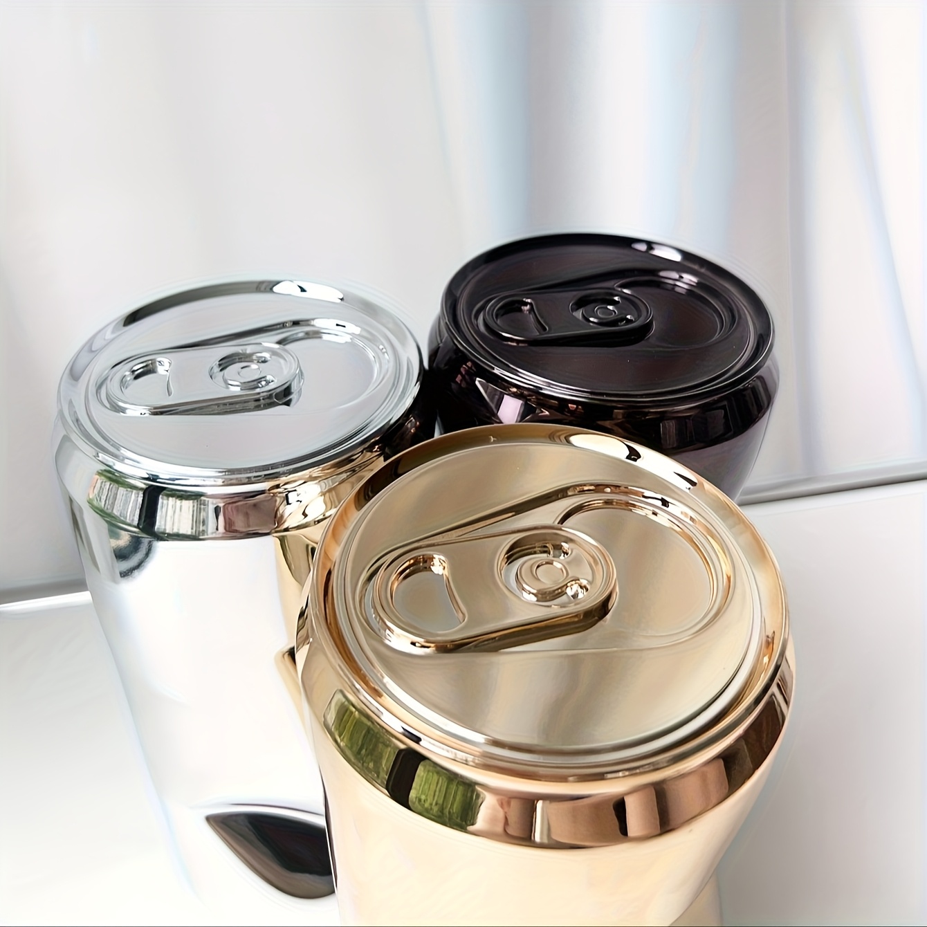 Electroplated glossy metallic chain evening bag, a stylish accessory for banquets and parties