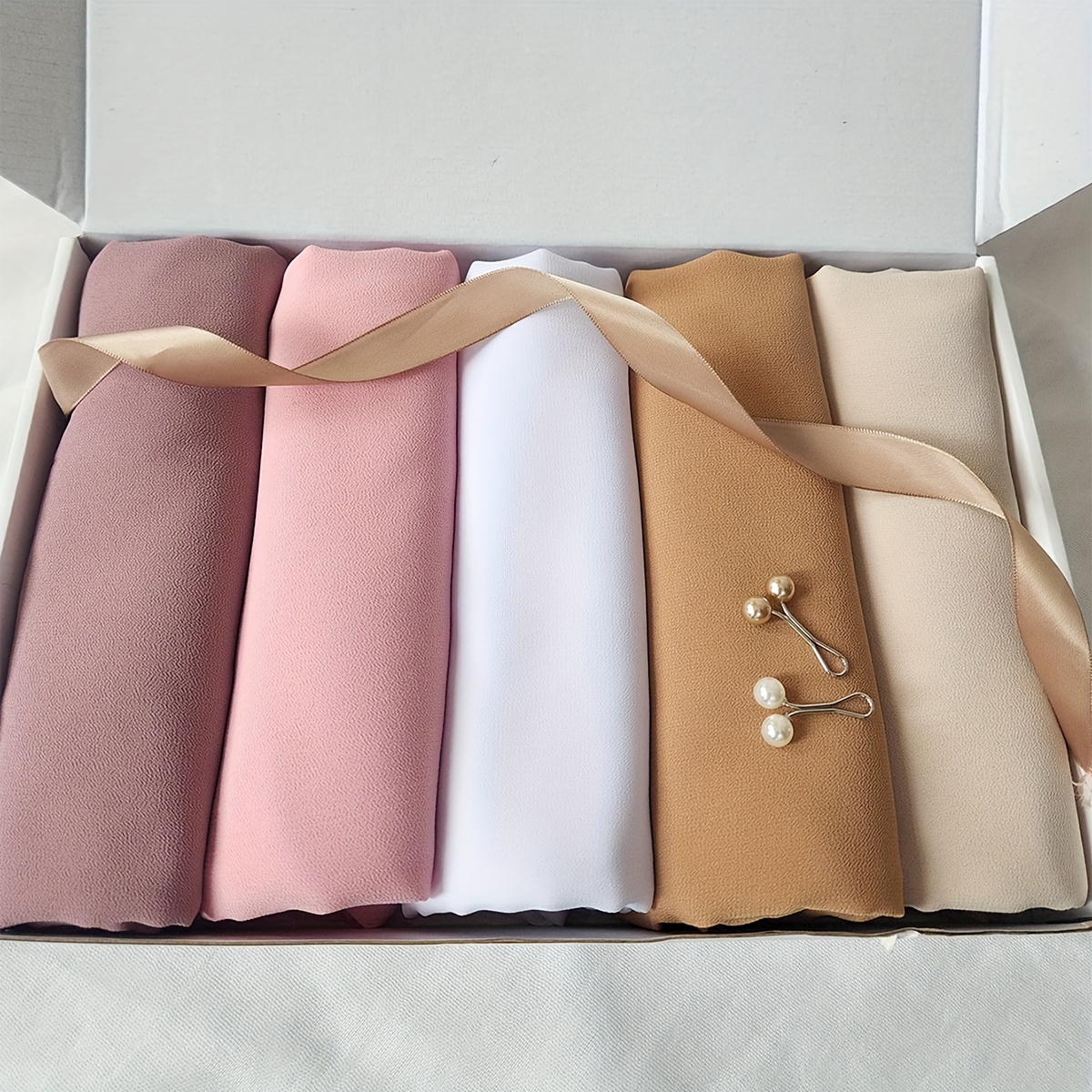 

5pcs Élégants Foulards en Mousseline de Soie avec 2pcs Épingles à Hijab, Châles Légers de Couleur Unie pour Femmes, Tenue Quotidienne Polyvalente, Coffret Cadeau pour l'Aïd