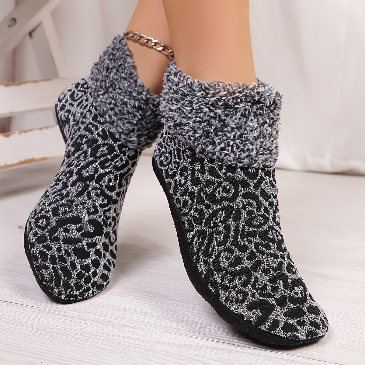 TEMU 1 Pair Women's Leopard Print Floor Socks, Fleece Thickened Women's Slippers, Indoor Slippers, Winter Indoor Snow Socks