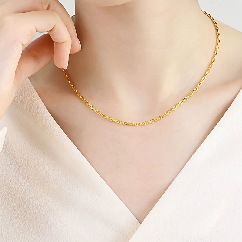 Women's Vintage Twist Herringbone Chain Necklace — Elegant Accessory