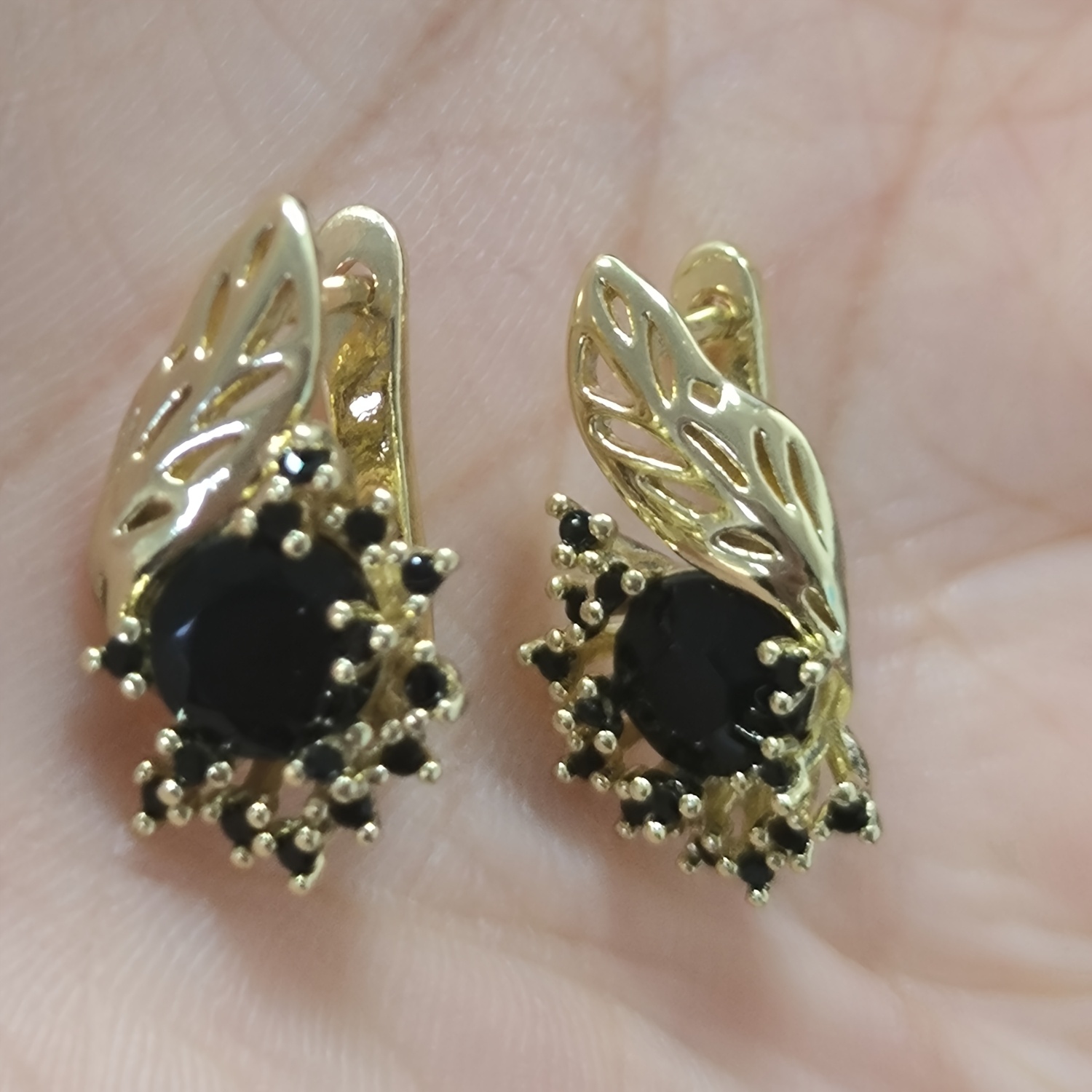 TEMU 1 Pair Golden Plated Black Cubic Zirconia Stud Earrings With Leaf Detail, Vintage Halo Design Delicate Earrings, Fashion Jewelry For Women,