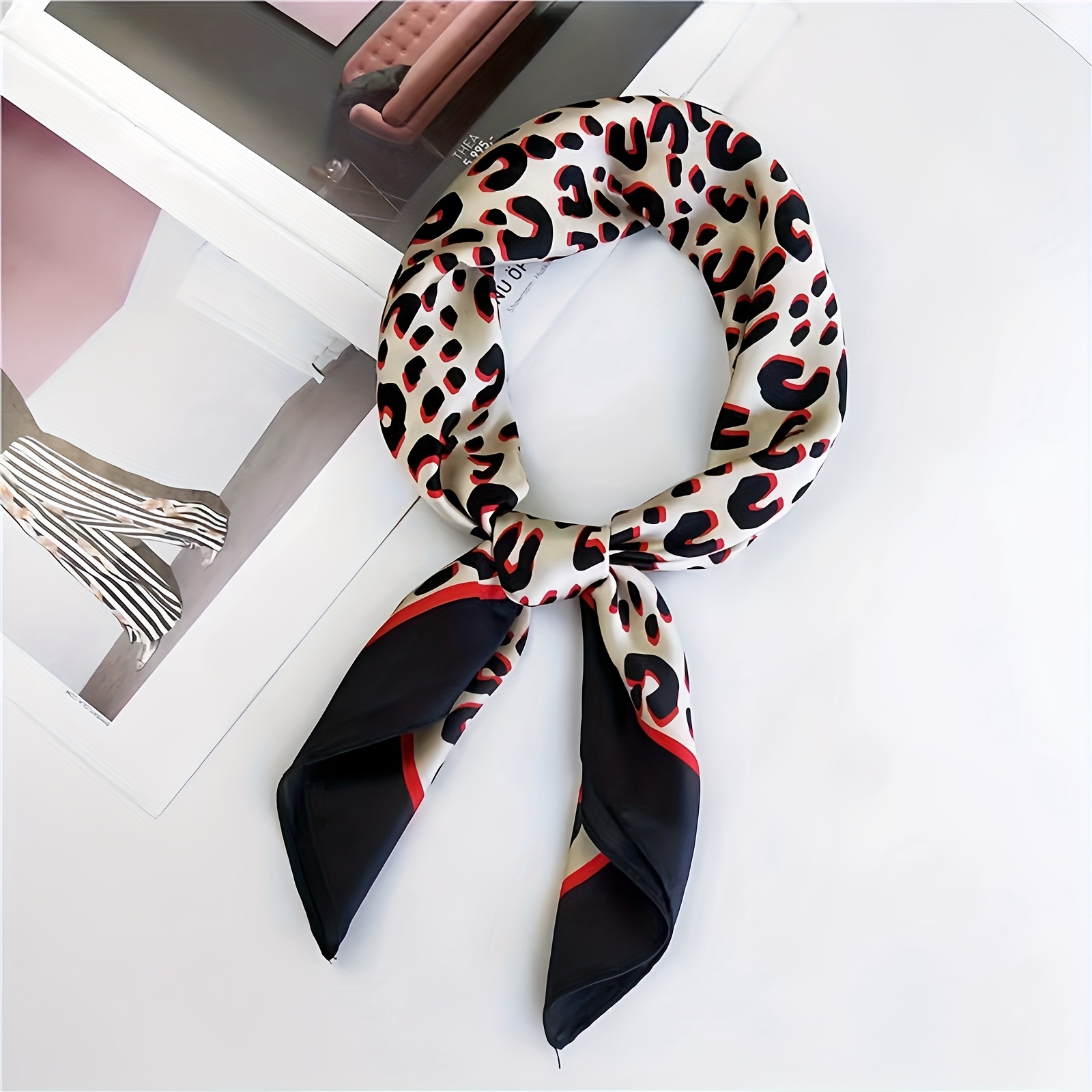 

Luxurious Silk Scarf With Bold Leopard Print - Perfect For Casual Outings And Sun Protection