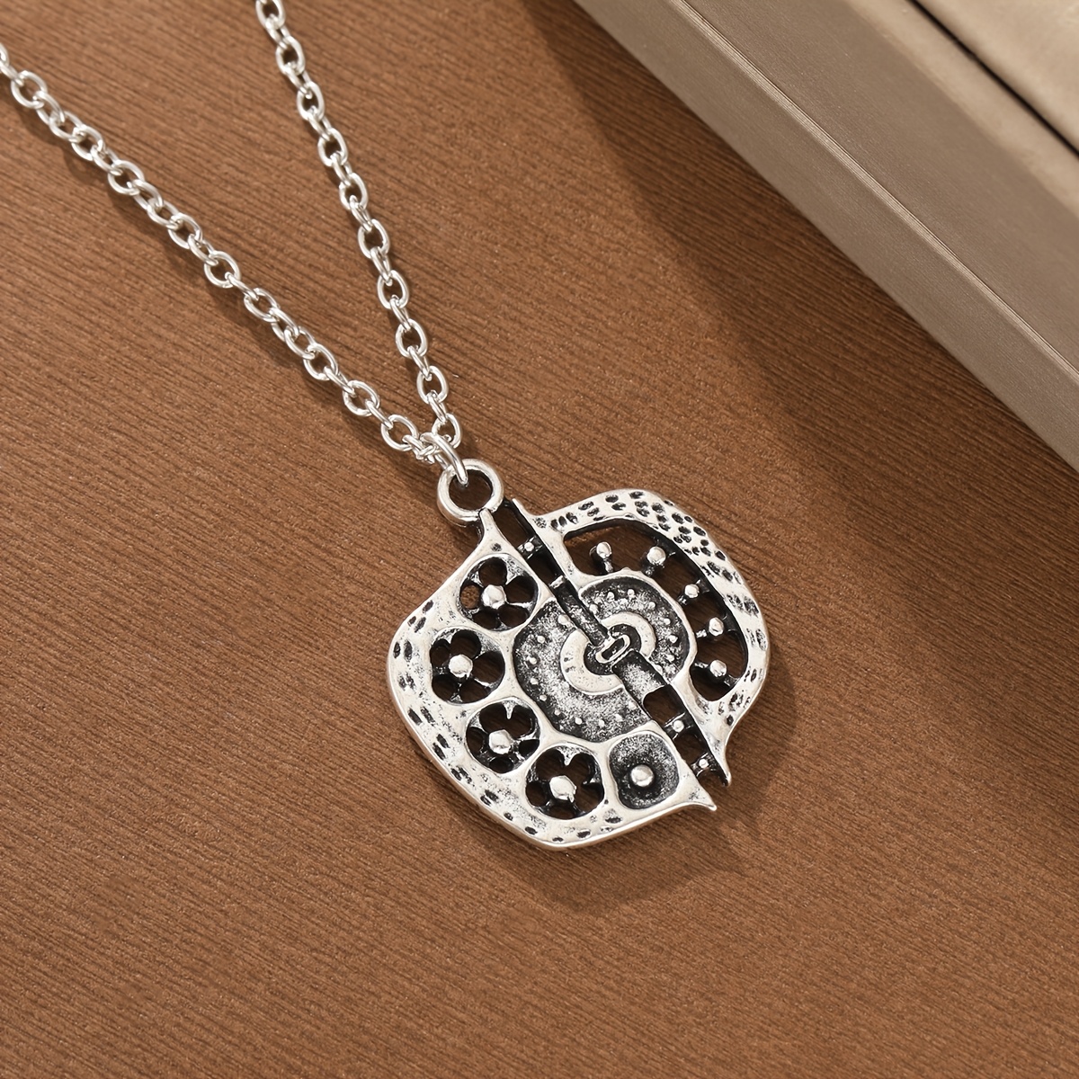 TEMU Vintage-style Hollow-out Square Pendant Long Women's Necklace, Suitable For Parties, Gatherings, And Daily Commuting Accessories
