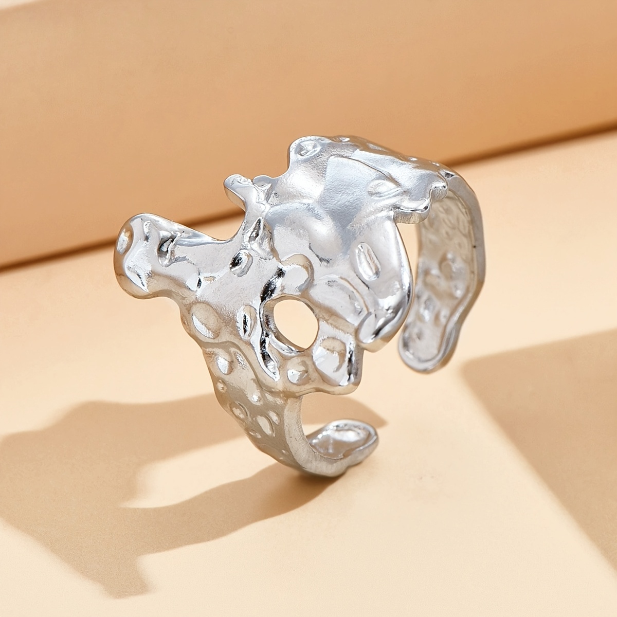 E-shop Ein Unregelmäßiger Flüssigkeits-Cool-Stil Ring, Persönlichkeit, Temperament, Elegant, Luxuriöser Ring, Damenring, Damenschmuck, Damengeschenk,