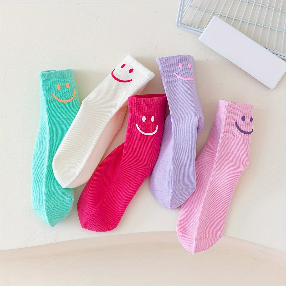 

5 Pairs Of Girl's Cartoon Happy Face Pattern Knitted Socks, Cotton Blend Comfy Breathable Soft Crew Socks For Outdoor Wearing