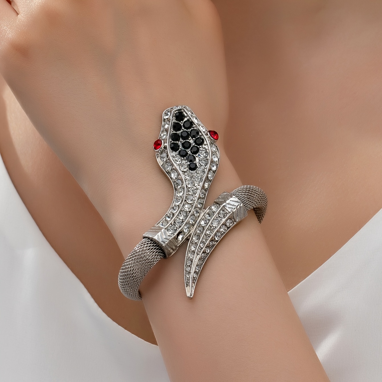 Rhinestone Encrusted Snake Bracelet, Versatile Zinc Alloy