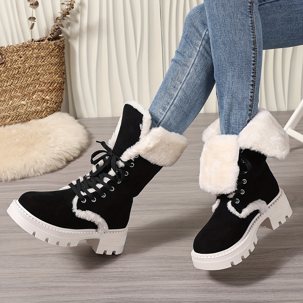 

Women's Fashionable Lace-up Winter Boots - Lined, Sole, Round Toe In Black