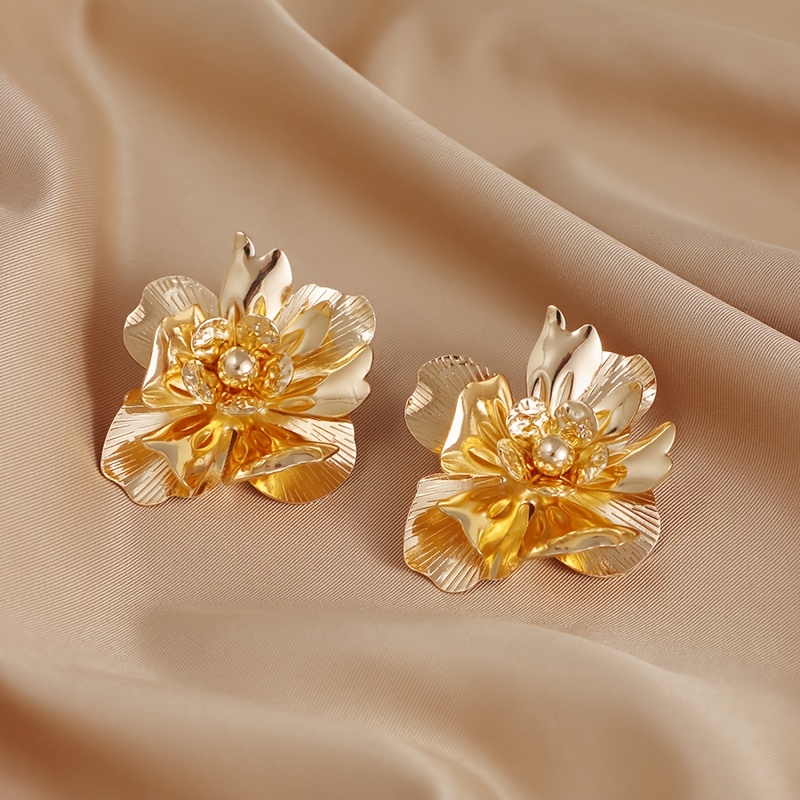 Fashionable Retro Floral Hoop Earrings